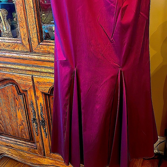 NWTStunningMaxiIssueNewYorkGownSpaghettiStrapsPuffedSleeves.Merlot.HeadTurnig.8 - Picture 9 of 17